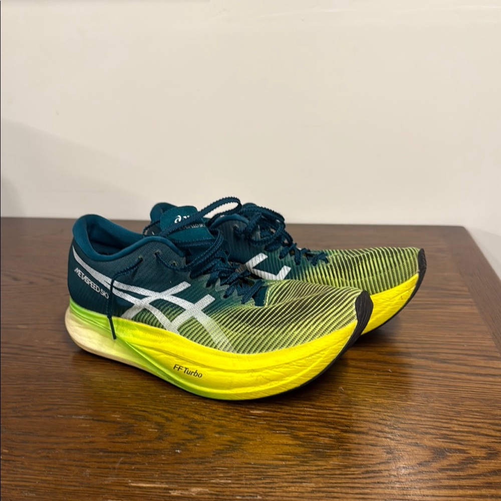 ASICS METASPEEED SKY Running Shoes in Green and Yellow carbon fiber plate